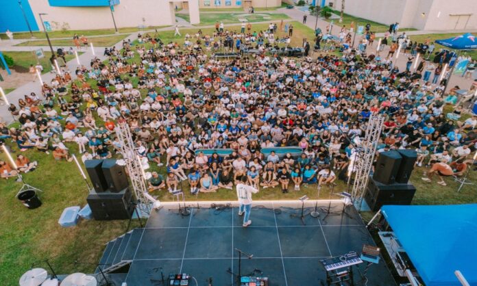 1.500-personas-escuchan-el-Evangelio-y-se-bautizan-en-Texas.jpg