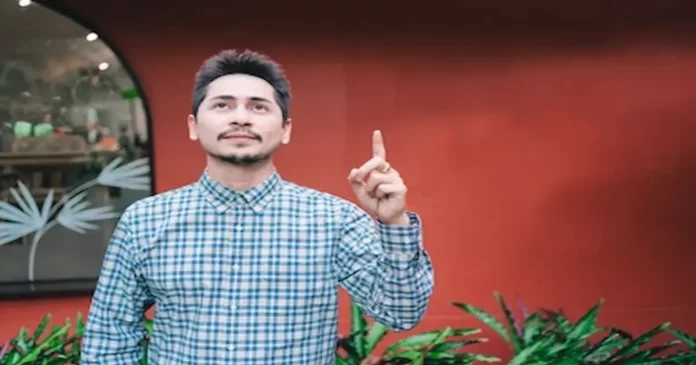Joven-musulman-entra-a-la-iglesia-por-curiosidad-y-se-convierte.webp.webp