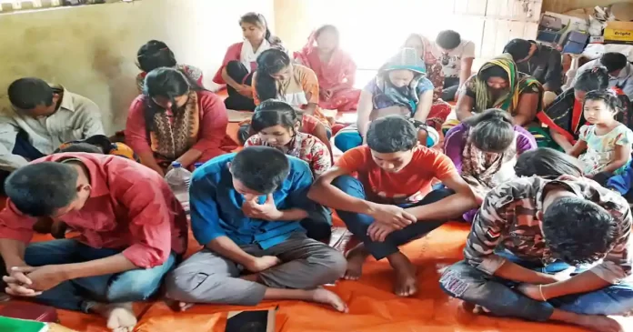 Hindues-expulsan-a-cientos-de-cristianos-de-sus-casas.webp.webp