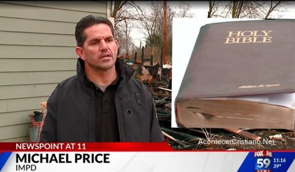 Biblia es encontrada intacta después de incendio que destruyó casa de un policía