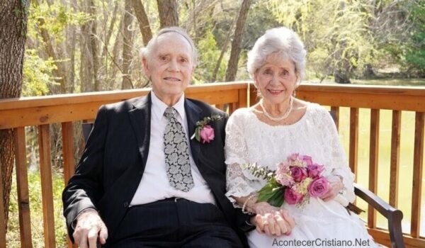 Ancianos de 80 años se casan tras conocerse en estudio bíblico: “El amor es atemporal”